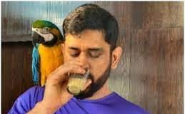 Sakshi Dhoni Shares Husband MS Dhoni's 'Chai Date' Photo with Pet Macaw 'Honey'