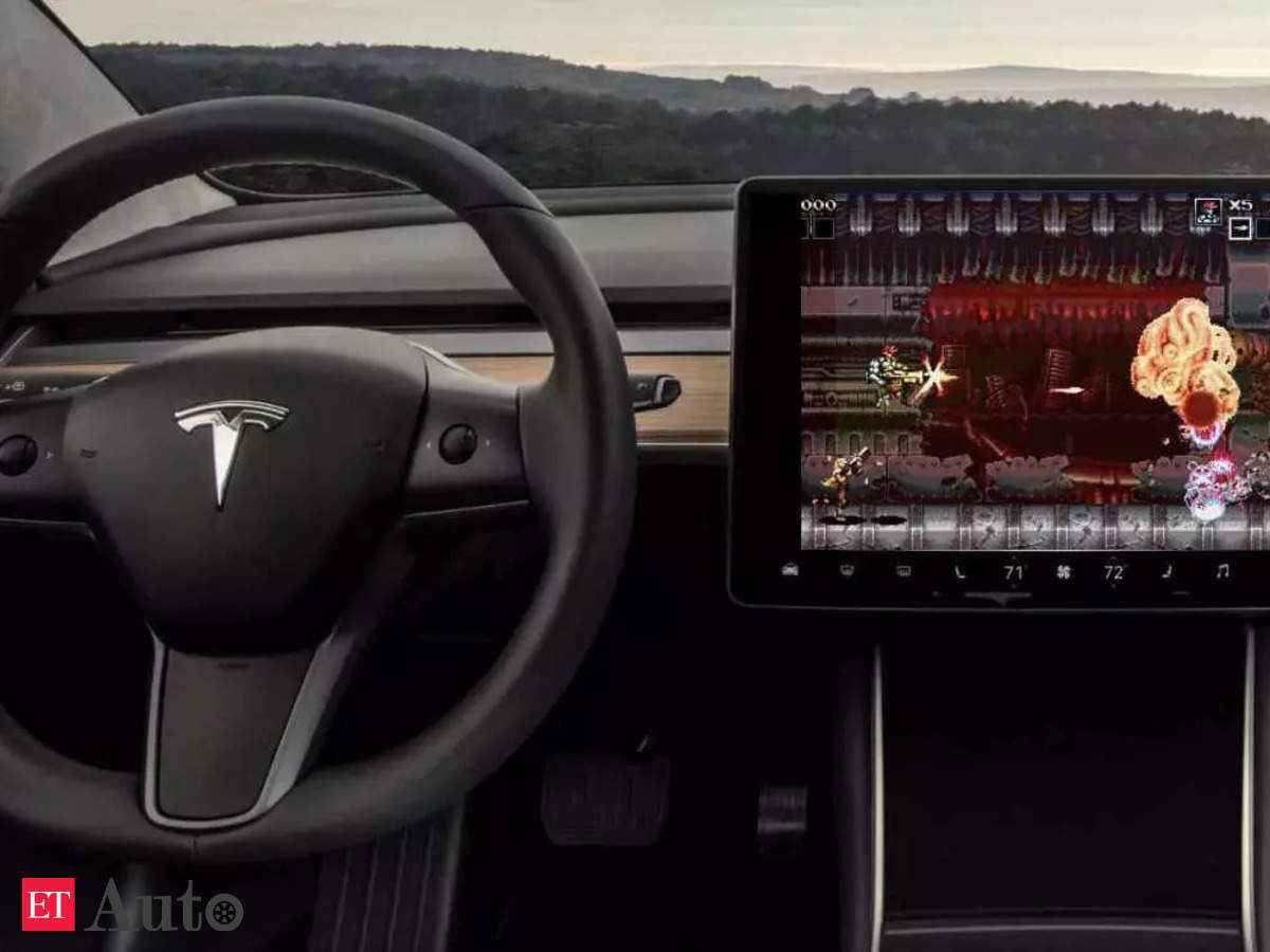 Driving While Driving: Tesla Allows You, Mercedes Announces Remembrance