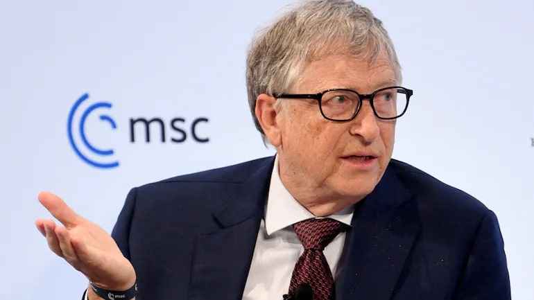 Bill Gates uses a foldable phone but it is not from Microsoft/therealityhunt.live