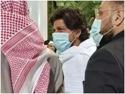 Shahrukh Khan performed Umrah in Mecca.